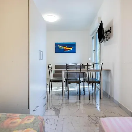 Residenza Maja 6 דירה *