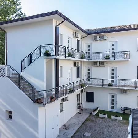 アパート Residenza Maja 6 ビビオーネ